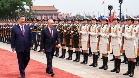 СВЕЧАНИ ДОЧЕК ПУТИНА У КИНИ: Топовска ватра на главном тргу у Пекингу, примио га Си