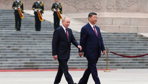 PUTIN I SI NAKON FORMALNIH RAZGOVORA: Tradicionalno opuštanje uz čaj i aktuelne teme