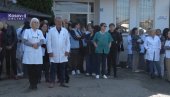 ZBOG HAPŠENJA U GRAČANICI: Protest radnika Doma zdravlja (VIDEO)