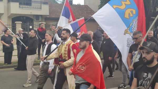 СРБИ ПРВИ ПУТ СЛАВЕ НЕЗАВИСНОСТ: Црна Гора још живи у дубоким поделама и потресима