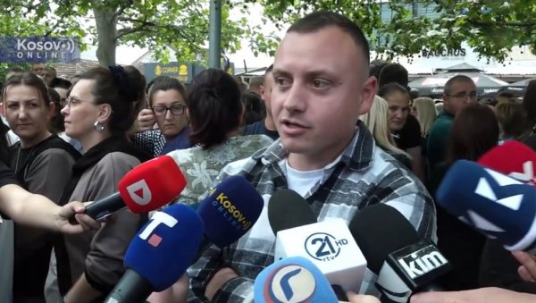 ВЕЛИКИ СКУП ПОДРШКЕ УХАПШЕНИМА У ГРАЧАНИЦИ: Никад није било теже, али никад није било лепше бити Србин