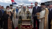 ČUDESNI POJAS PRESVETE BOGORODICE STIGAO U BEOGRAD: Patrijarh Porfirije i predsednik Vučić  dočekali svetinju (FOTO)