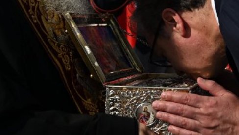 ПОЈАС ПРЕСВЕТЕ БОГОРОДИЦЕ ЈЕ СВЕТИЊА Председник Вучић послао јасну поруку блокадерима (ВИДЕО)