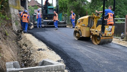OBNOVLJENA DOTRAJALA ULICA: Novi asfalt u Bresju kod Svilajnca