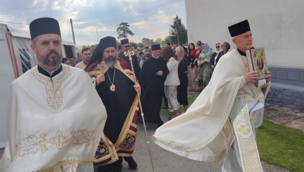 Јубилеј и слава храма у Змињаку, срцу Мачве   Спасовдан сабор сазвао