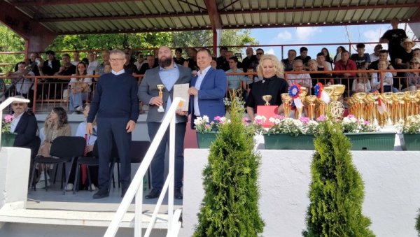 НАГРАДЕ ЗА НАЈБОЉЕ ИЗЛАГАЧЕ: Данас на Пољопривредном сајму у Новом Саду одржан „Дан сточара“