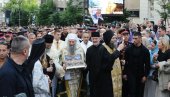 ПАТРИЈАРХ ПОРФИРИЈЕ ПРЕДВОДИ ХИЉАДЕ ВЕРНИКА: Величанствени призори са Спасовданске литије у Београду (ФОТО/ВИДЕО)