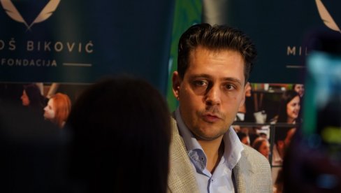 ПОРЕКЛО МИЛОША БИКОВИЋА: Породица је променила презиме, нису из Србије - ево како су се презивали раније