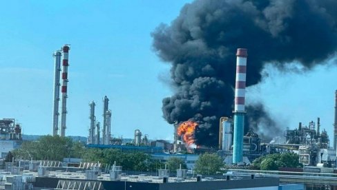 VELIKA EKSPLOZIJA U FABRICI MOL: Oblak crnog dima iznad objekta u Mađarskoj, ima mrtvih (FOTO)