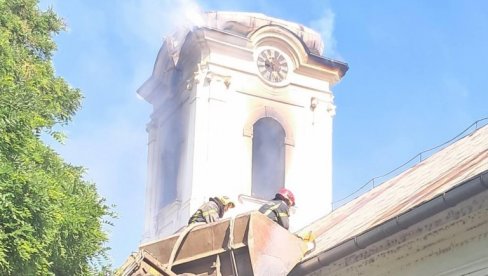 GORI PRAVOSLAVNA CRKVA: Vatrogasci dojurili na lice mesta - užas kod Zrenjanina (FOTO)