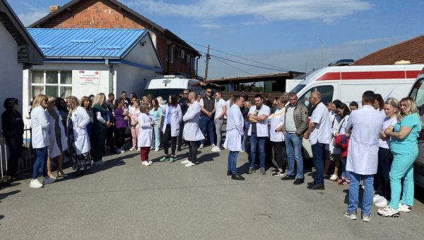 ПРИТИСАК НА ЗДРАВСТВЕНИ И ОБРАЗОВНИ СИСТЕМ: Трећи дан протеста због хапшења директора српских школа и здравствених установа на КИМ