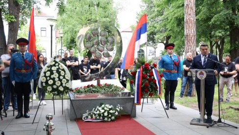 МРТВЕ БЕБЕ ВЕЧНА РАНА СРПСКЕ: У Бањалуци обележена годишњица смрти 12 новорођенчади преминулих у породилишту без кисеоника