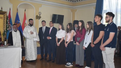 KIKINDA PROSLAVILA GRADSKU I HRAMOVNU SLAVU: Kumovi bili najuspešniji đaci i sportisti (Foto)