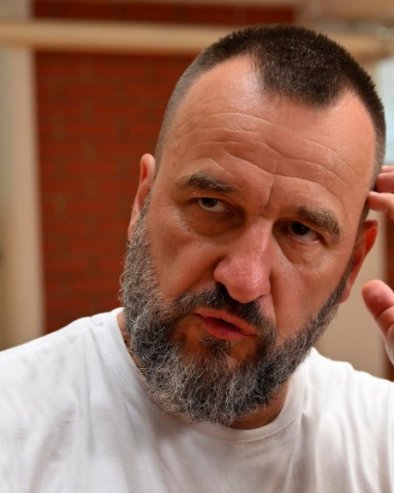 ЈЕЗДИЋ НИКАД НИЈЕ БИО ОШТРИЈИ: Ускоро ћемо гледати јавне абортусе, они су за лудницу, приглупа маса гледа