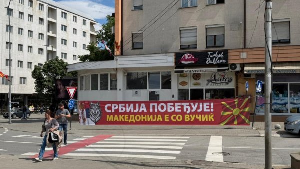 СРБИЈА ПОБЕЂУЈЕ: Људи долазе на скуп подршке председнику Вучићу у Куманову (ФОТО/ВИДЕО)