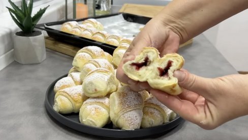 КИФЛИЦЕ СА ЏЕМОМ: Толико су укусне да ћете их стално правити