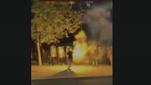 ПОГЛЕДАЈТЕ ЈЕЗИВ СНИМАК: Напад блокадера силеџија на полицију и грађане код Пионирског парка (ВИДЕО)