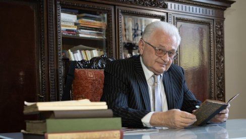 KNJIGE ŠIRE KRILA NAJBOLJIM MISLIMA: Prof. dr Aleksandar Jerkov, upravnik Univerzitetske biblioteke Svetozar Marković
