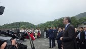 KAKVA LEPOTA I PONOS! Nacionalni ansambl Kolo nastupa na Kineskom zidu (FOTO/VIDEO)