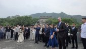 ИСТОРИЈСКА ПОСЕТА ВУЧИЋА КИНИ! Председник на Кинеском зиду поручио: Одушевљен сам вашом историјом, културом и обичајима