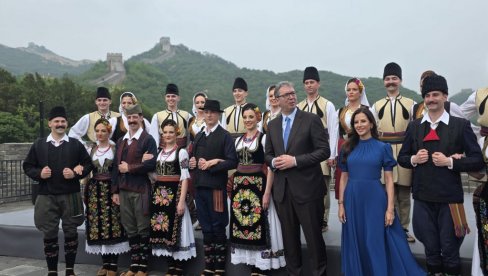 МИНИСТАР МАЛИ ОДУШЕВЉЕН НАСТУПОМ:  Да ми је неко рекао да ће се српско коло играти на чувеном Кинеском зиду, не бих му веровао  (ВИДЕО)