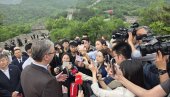 VELIKO INTERESOVANJE KINESKIH MEDIJA ZA DOLAZAK VUČIĆA: Predsednik se obratio njihovim novinarima - Mi volimo kineski narod (FOTO)