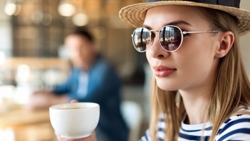 KAKO DA IZABERETE IDEALNE NAOČARE ZA SUNCE? Šta stoji četvrtastim licima, a šta srcolikim