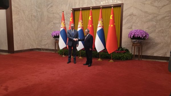 ДОБРО ДОШЛИ, ДРАГИ ПРИЈАТЕЉУ: Вучић са премијером Кине