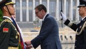 ЊИХОВА ЖРТВА ЈЕ ТЕМЕЉ СНАГЕ ЈЕДНЕ ВЕЛИКЕ ЗЕМЉЕ Вучић положио венац на Споменик народним херојима на Тјенанмену (ФОТО/ВИДЕО))