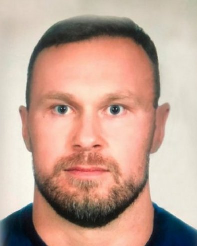 ОТЕЛИ СМО ГА, СТАВИЛИ МУ КЕСУ НА ГЛАВУ И ПРЕБИЛИ ГА Језиве Скај поруке полицајаца: Мучили шкаљарца да пропева, па све рапортирали Звицеру