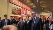 POKLIN OD SIJA: Vučić dobio grumen zemlje sa meseca