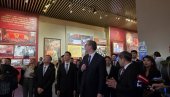 ТОЛИКО ЈЕ НАПРЕДНО, ДА САМ У ЈЕДНОМ ТРЕНУТКУ ПОМИСЛИО ДА МОЈ ТЕЛЕФОН ПРИПАДА МУЗЕЈУ ТЕХНИКЕ Вучић обишао Музеј Комунистичке партије Кине