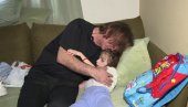 ŽELJKO MITROVIĆ POSETIO PORODICU MILUTINOVIĆ IZ ČAČKA: Uručio im novčanu pomoć, poklone, ali i kartu za novi život devojčice Nikoline!