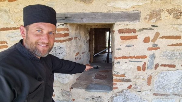 ДОНИРАО ДЕО ЈЕТРЕ: Повеља града Зворника свештенику Дарку Перићу