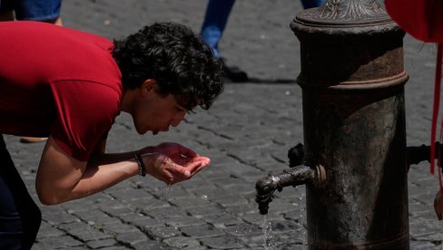 CISTERNE NA ULICAMA TEK AKO JE PLUS 35: Počela letnja žega, besplatna pijaća voda samo na javnim česmama