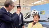 VUČIĆ POKAZAO NOVOSTIMA: Ovo je leteći taksi koji stiže u Srbiju (VIDEO)