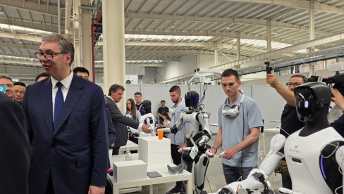 UČIMO KAKO DA RADIMO NA ROBOTIMA Vučić sreo mlade Srbe u Kini (VIDEO)