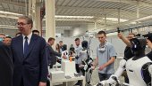 УЧИМО КАКО ДА РАДИМО НА РОБОТИМА Вучић срео младе Србе у Кини (ВИДЕО)