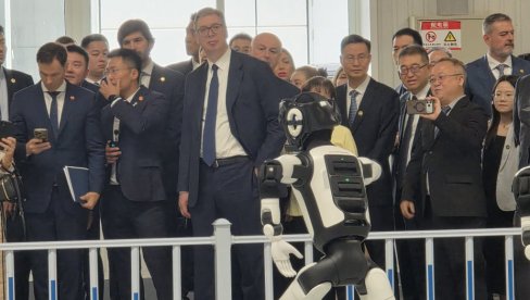 BIĆEMO PRVI U EVROPI Vučić se obratio iz Kine: Proizvodnja robota u Srbiji počeće između 10. i 20. jula (VIDEO)