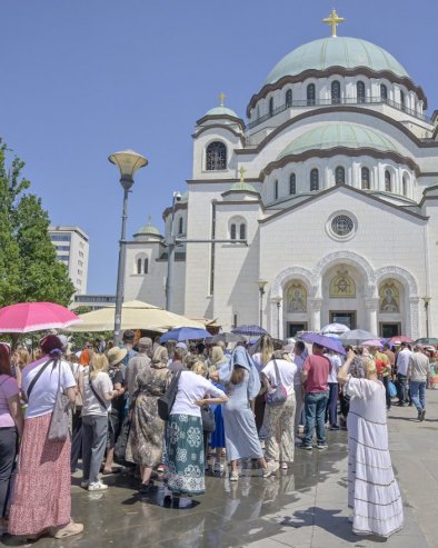 СРАМ ВАС БИЛО: Не ругате се ви Часном појасу, већ људима који у њему траже наду