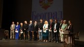 ДАН КУЛТУРЕ И ПОШТОВАЊА ТРАДИЦИЈЕ: Лауреати 55. Златног беочуга окупили еминентна имена из света музике, просвете, књижевности и културе
