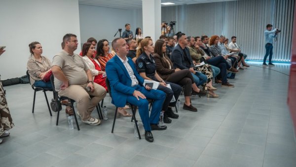 ПРИМЕР ДОБРЕ ПРАКСЕ: У Лозници је представљен наставак пројекта увођења широкопојасног интернета у руралним срединама Србије