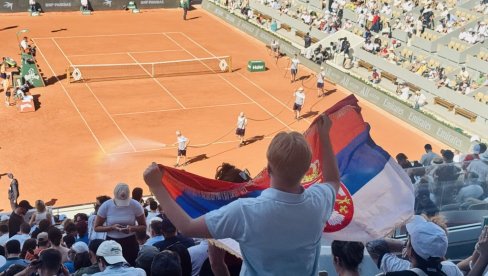 TRIJUMF IŠČUPAN U GROTLU ŠATRIJEA: Novak Đoković savladao Francuza Roajea i plasirao se u 3. kolo Rolan Garosa - 6:3, 6:2, 7:6, 6:3