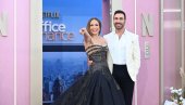 ЏЕНИФЕР ЛОПЕЗ У ЗАГРЉАЈУ МЛАЂЕГ КОЛЕГЕ: Глумица дошла на премијеру своје нове романтичне комедије и оставила без текста (ФОТО)