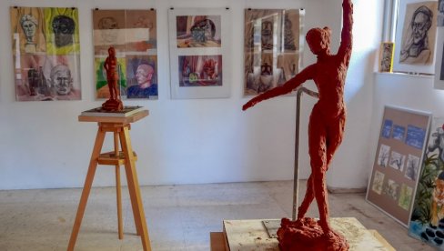 IZLOŽBA ĐAČKIH RADOVA: Tehnička škola Drvo art u Dečjem kulturnom centru