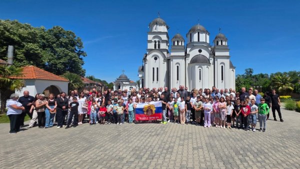 СВЕТИЊЕ ДАР ОРГАНИЗАЦИЈЕ ЧИЈИ ЈЕ ПОКРОВИТЕЉ ПУТИН: У Кончарево стигле честице моштију највеће руске светитељке и Часног крста