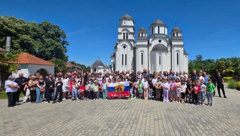 СВЕТИЊЕ ДАР ОРГАНИЗАЦИЈЕ ЧИЈИ ЈЕ ПОКРОВИТЕЉ ПУТИН: У Кончарево стигле честице моштију највеће руске светитељке и Часног крста