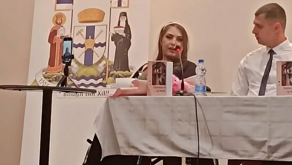 ВЛАДИЧИН ХАН УЗ СВОЈУ ХЕРОИНУ: Књижевно вече посвећено стваралаштву Ане Илић (ФОТО)