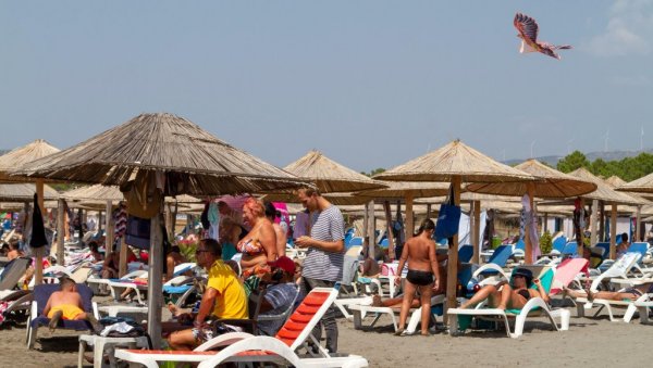 ВИСОКЕ КАЗНЕ: Црногорци ударили на туристе - 500 евра из џепа!