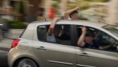 МЛАДИЋ ПРЕМИНУО, ДРУГОМЕ СЕ ЛЕКАРИ БОРЕ ЗА ЖИВОТ: Црни биланс прославе европске титуле Пари Сен Жермена!